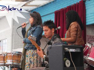Kiru-chica-canta-americano (1) Kiru-chica-canta-americano (1)